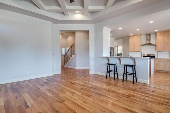 Foto del edificio - Amazing- Transitional Style Home with Custom Finishes w/ Community Pool- Gated- Edmond Schools