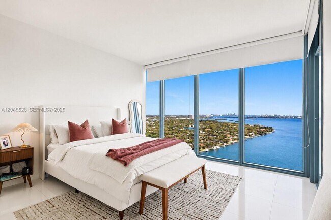 Foto del edificio - 601 NE 36th St