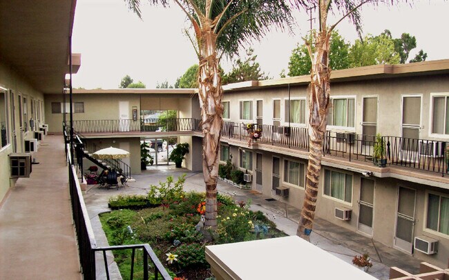 Building Photo - 832 N Azusa Ave