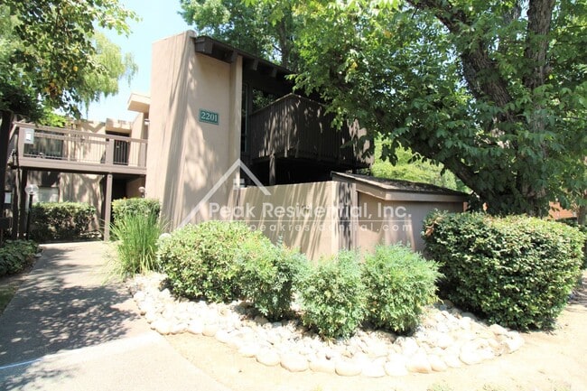 Building Photo - 1 br, 1 bath House - 2201 Woodside Lane #1