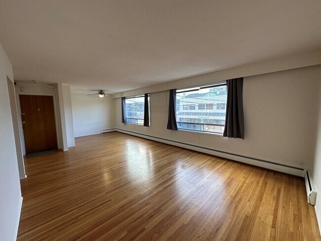 Photo du bâtiment - 9232-9232 Main St