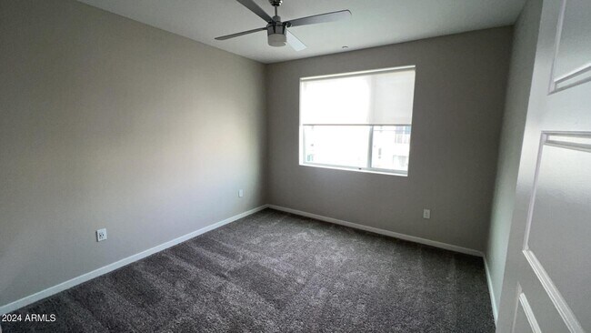 Foto del edificio - 4949 N 7th St