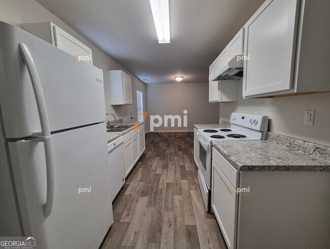 Building Photo - 712 Maddux Dr