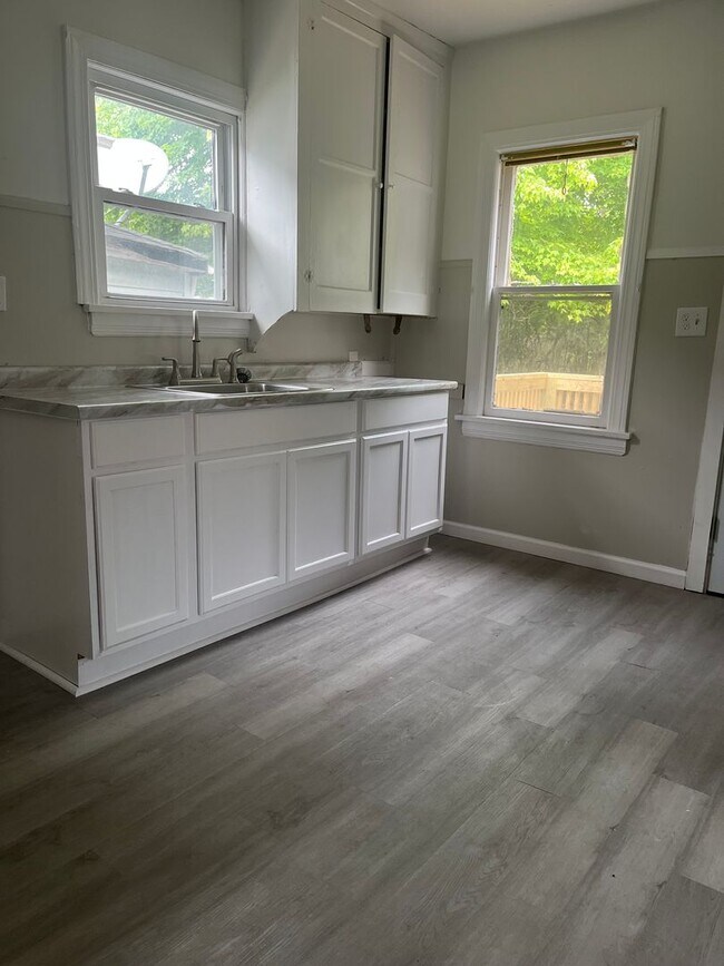 Foto del edificio - Section 8 Accepted! Spacious newly renovat...