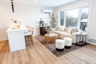 Building Photo - 140 Young St