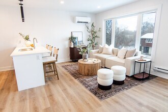 Building Photo - 140 Young St