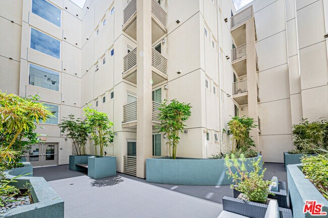 Foto del edificio - 436 S Virgil Ave