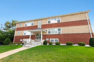 Building Photo - 7121 W 110th St