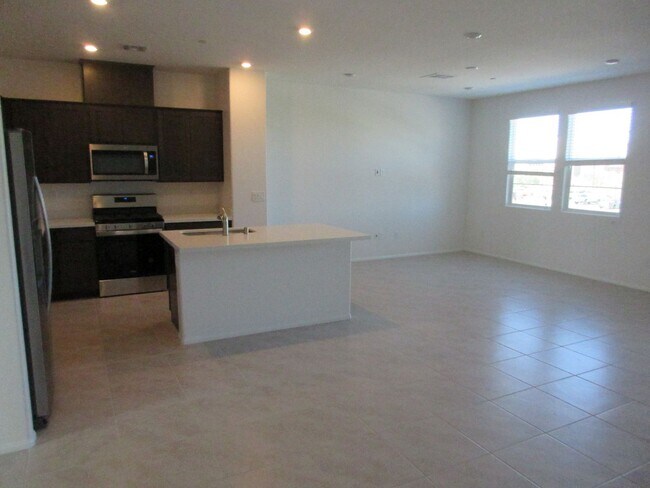 Building Photo - Brand new Beautiful 3bed 2bath townhome