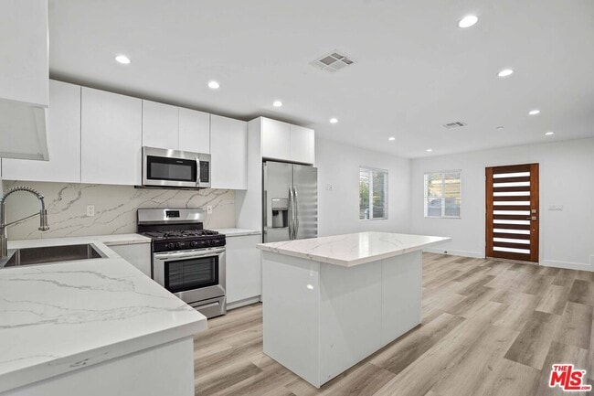 Building Photo - 2125 S Rimpau Blvd