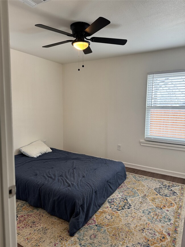 Building Photo - 5607 Collins Rd