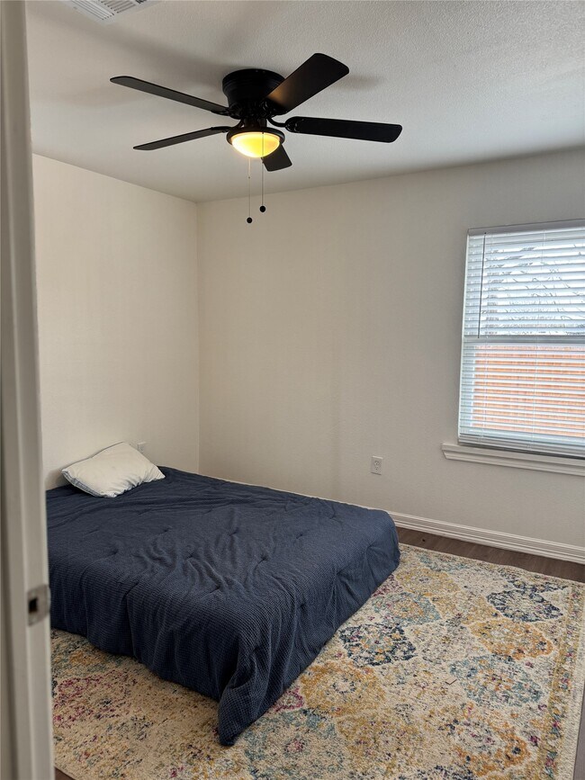 Foto del edificio - 5607 Collins Rd