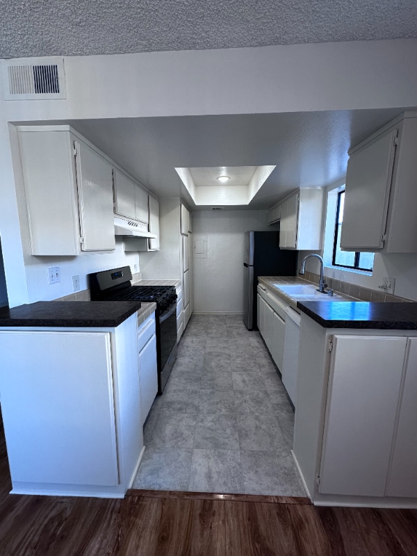 Photo - 135 N Swall Dr Apartment