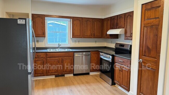 Building Photo - 112 Douglas St