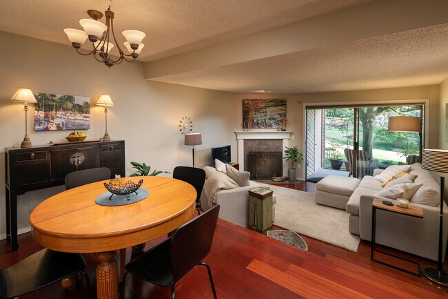 Building Photo - 23003 Lakeview Dr