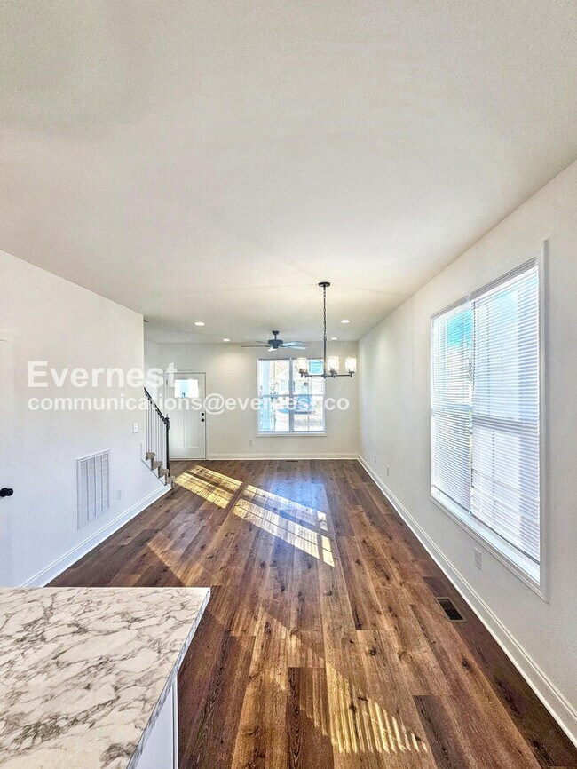 Foto del edificio - 112 W 21st Ave