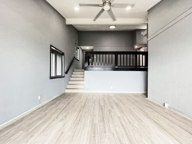 Foto del edificio - Recently Remodeled Pet Friendly Townhouse ...