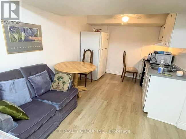 Photo du bâtiment - 3025 Cedarglen Gate