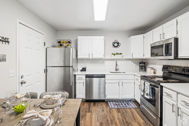 2BR, 1BA - 770SF - Kitchen - Highwood Village