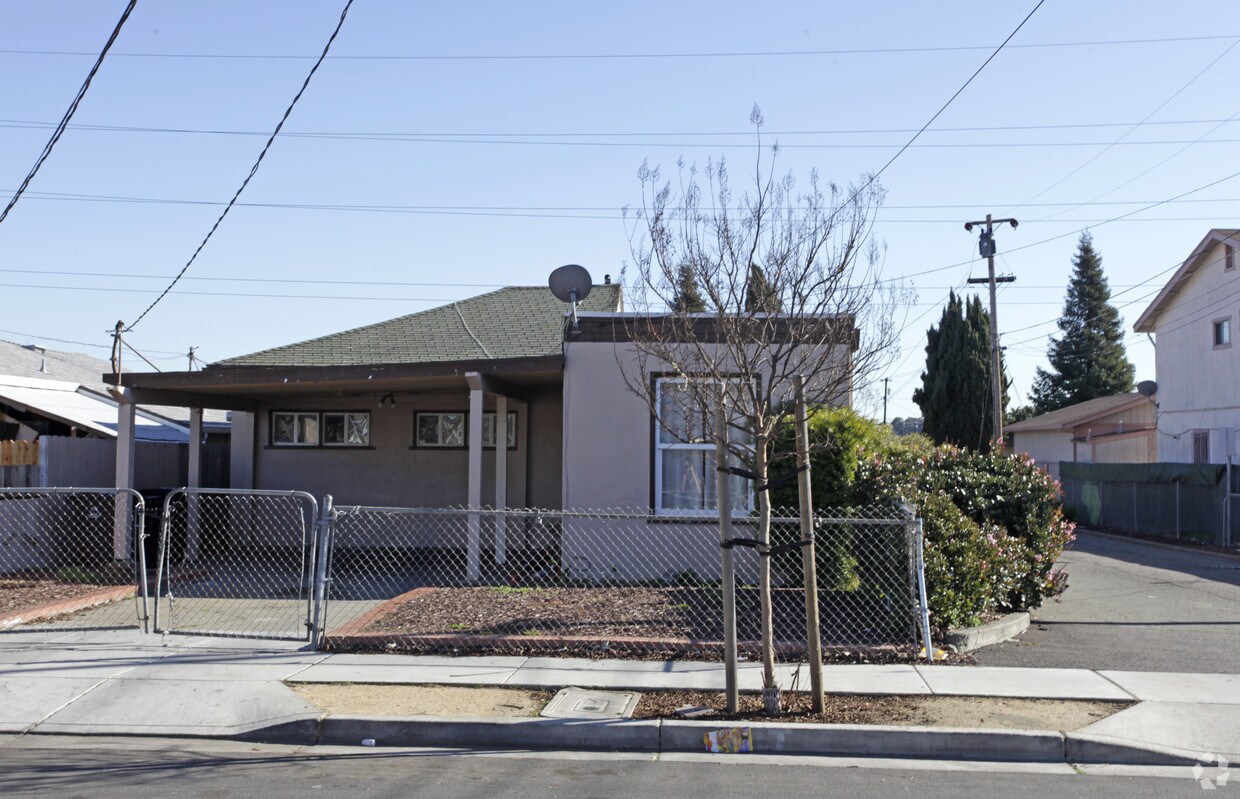 Building Photo - 393 Berry Ave