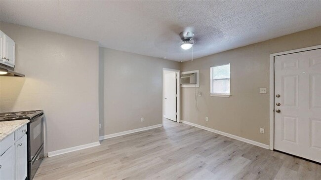 Building Photo - 500 Foch St