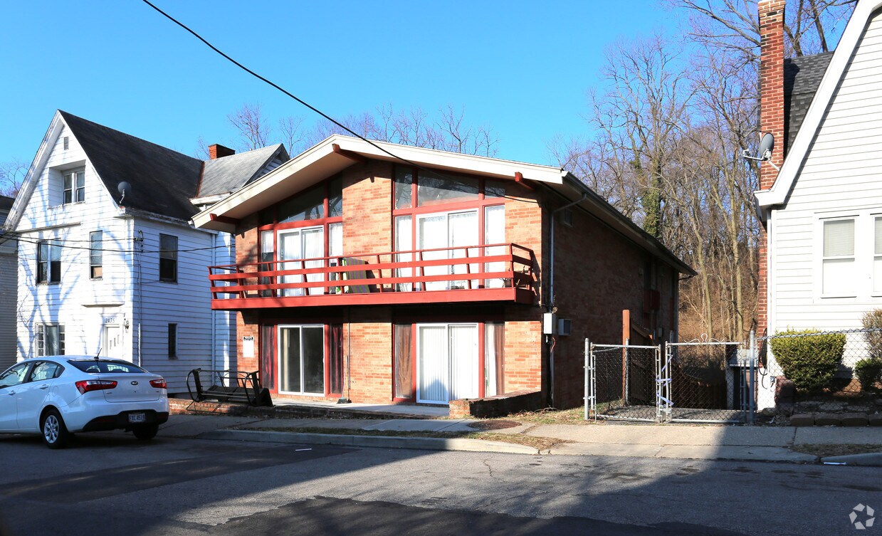 Building Photo - 2477 Paris St