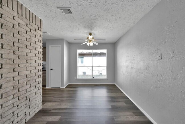 Building Photo - 24119 Spring Day Ln