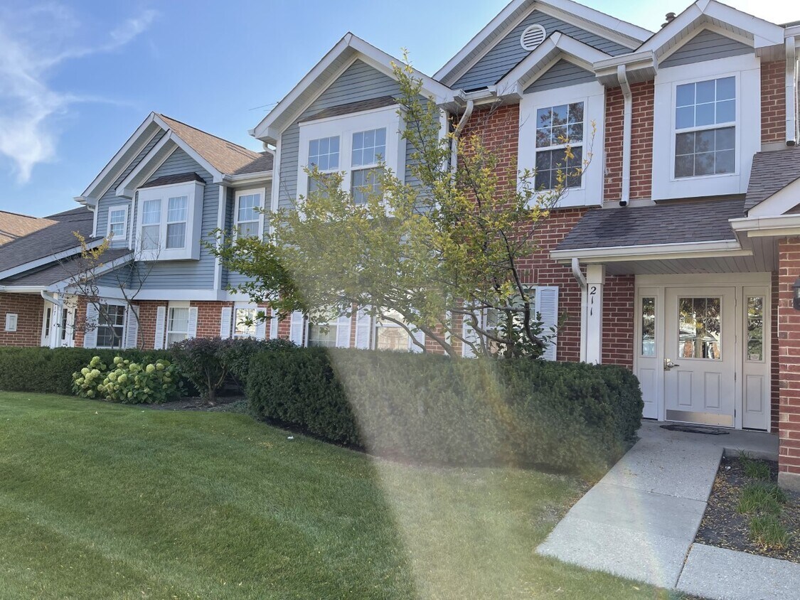 211 Ashbury Ln E Unit 7, Roselle, IL 60172 Condo for Rent in Roselle