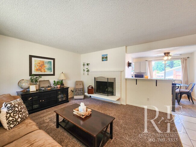 Foto del edificio - Earthy Warm and Inviting 3-Bd Rambler