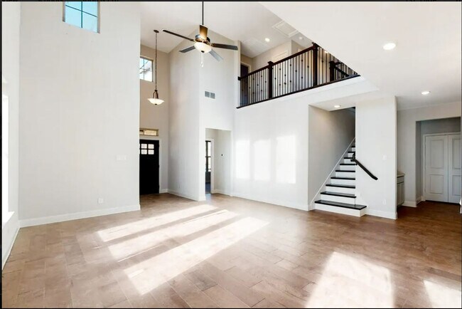 Building Photo - 708 Parkside Dr