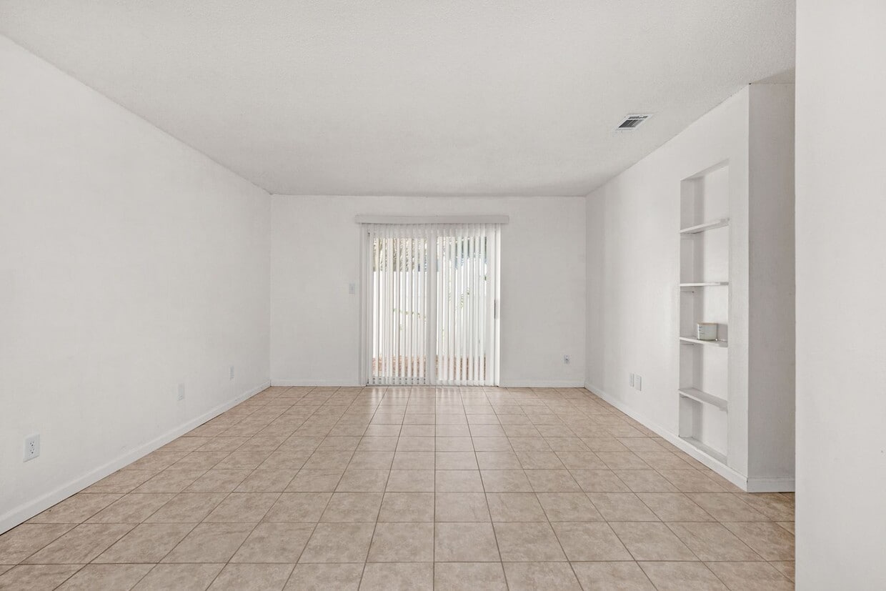 Primary Photo - Gulf Breeze Gem — 1BR Home Ready Now