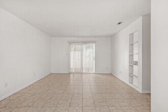 Building Photo - 1555 Green Briar Pkwy