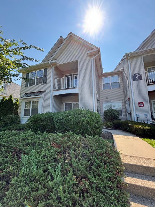 Foto del edificio - 218 Cambridge Ct