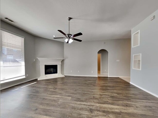 Building Photo - 2920 Crystal Way