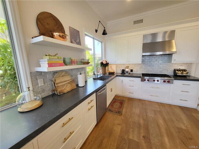 Foto del edificio - 6206 E Cliffway Dr