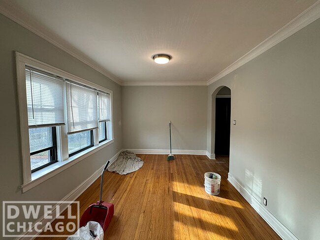 Building Photo - 5650 W Leland Ave