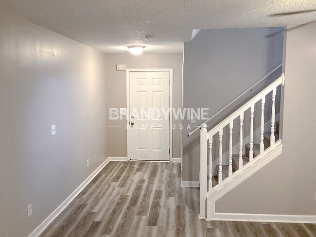Building Photo - One month FREE RENT!!