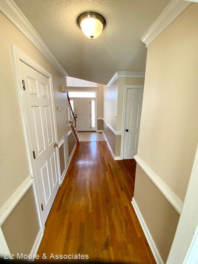 Foto del edificio - 303 Hollingsworth Ct