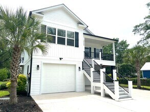 Building Photo - 5848 Creekside Dr