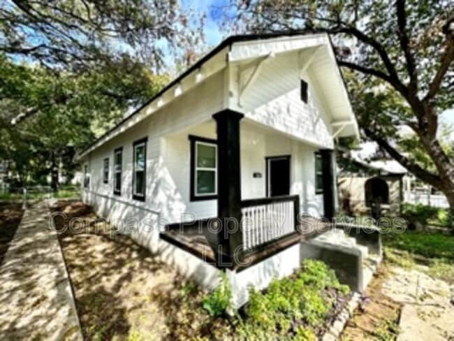 Building Photo - 1713 Reuter Ave