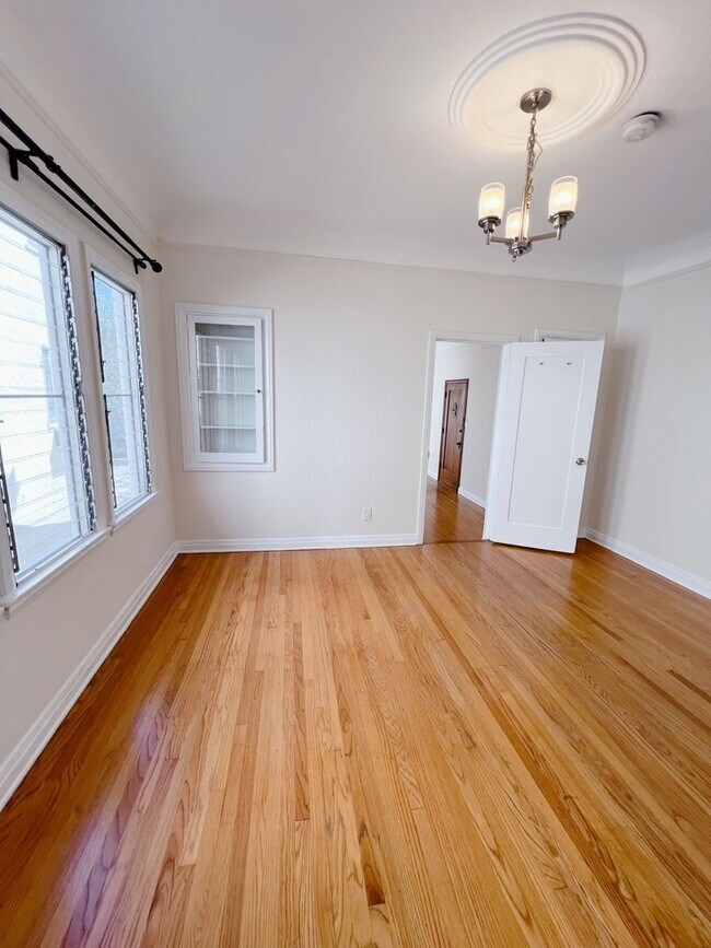 Foto del edificio - Curson Ave Apartments By The Grove