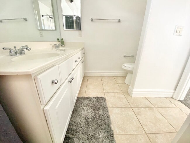 Building Photo - STUNNING 2 STORY HOME IN A GUARD GATED COM...