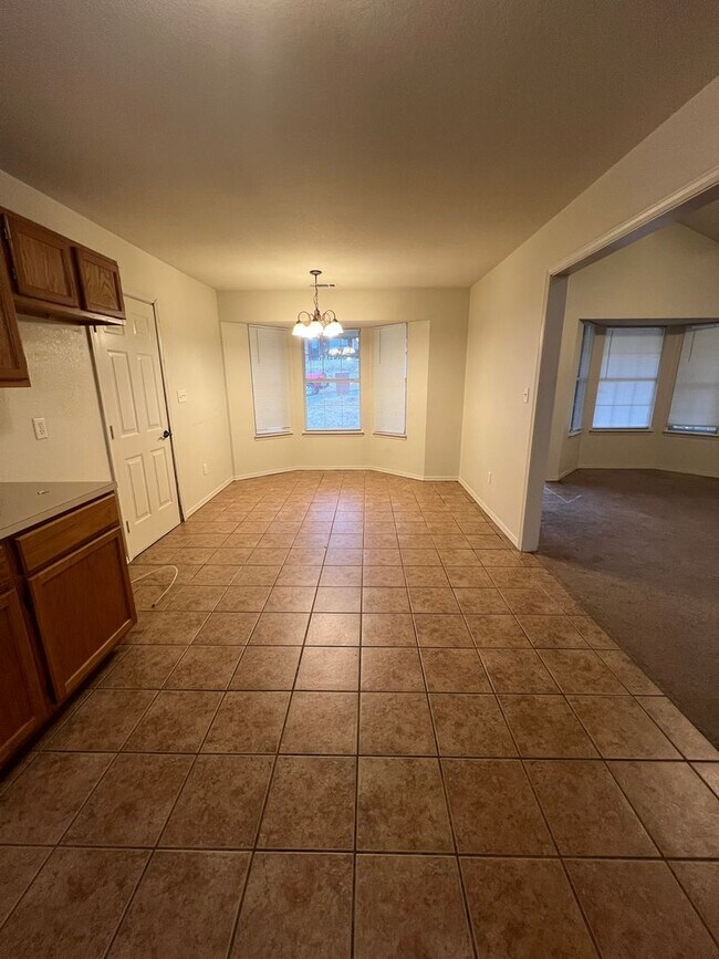 Foto del edificio - 3 Bed, 2 Bath, 1058 SQ FT, 1 Car Garage