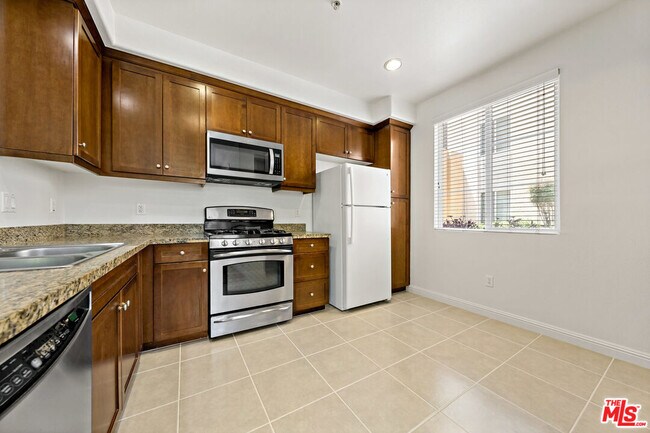Foto del edificio - 360 W Ave 26