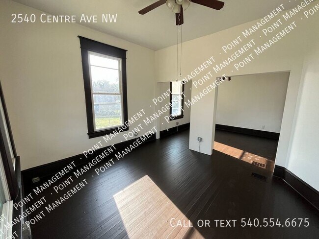Building Photo - Updated 3 Bed 1 Bath
