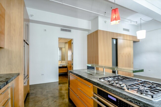 Building Photo - 2 Mint Plaza