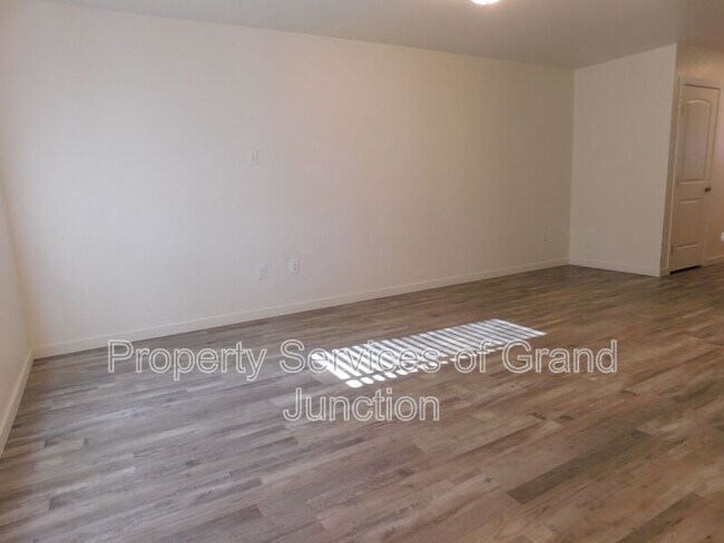 Building Photo - 2357 Zion Cyn Ave