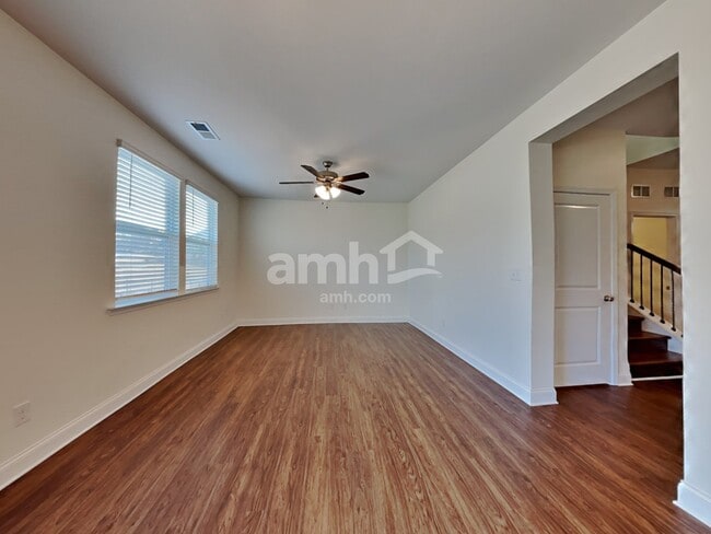 Building Photo - 151 Twin River Dr