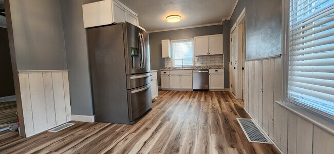 Foto del edificio - 1118 Epworth Ave