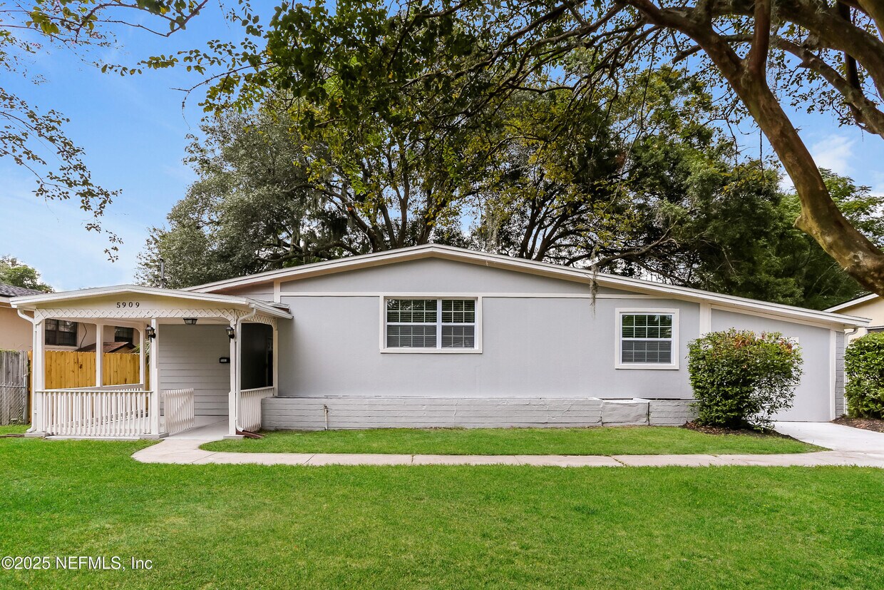 Foto principal - 5909 Caribbean Ct N